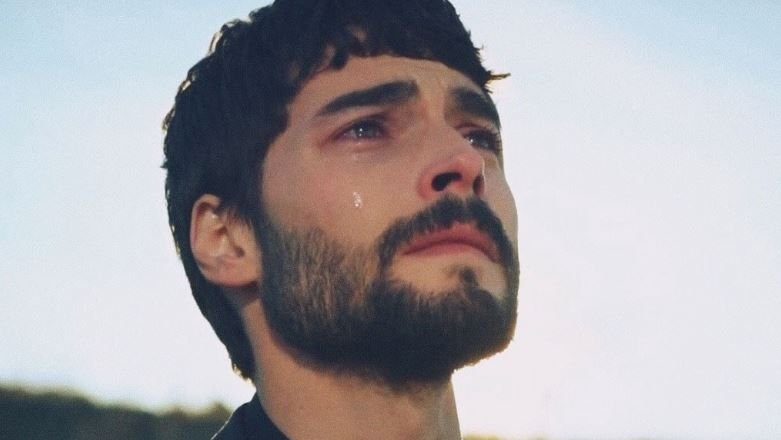 Akın Akınözü: Kariyer Yolculuğu ve Kişisel Bakış