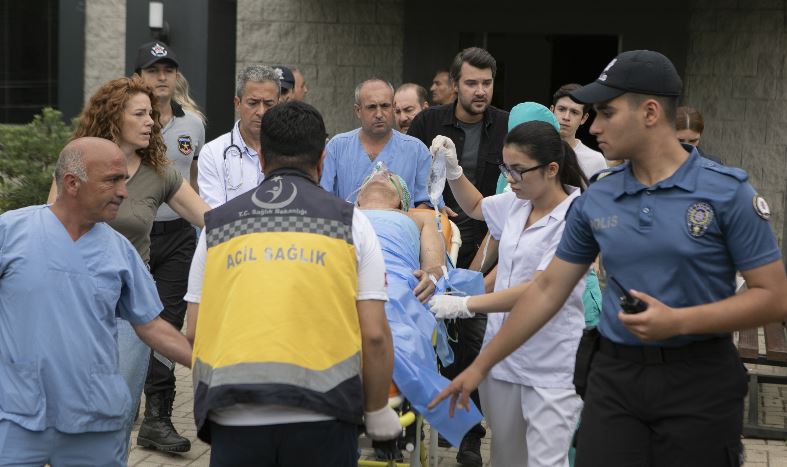Arka Sokaklar'ın Yeni Bölümü: Hüsnü Çoban'ın Hayatta Kalma Mücadelesi ve Zirvedeki Reytingler