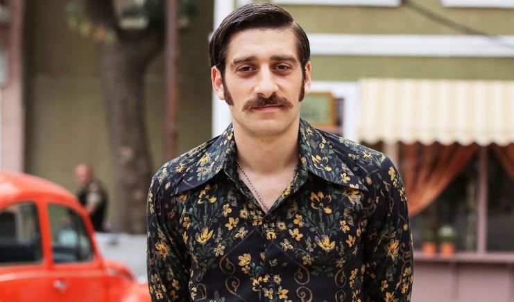 Bora Akkaş: Oyunculuk ve Müzik Yolculuğu