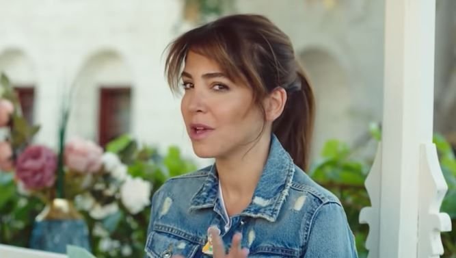 Gökçe Eyüboğlu: Sahne Işığıyla Yolculuk ve Sahne Arkası Anıları