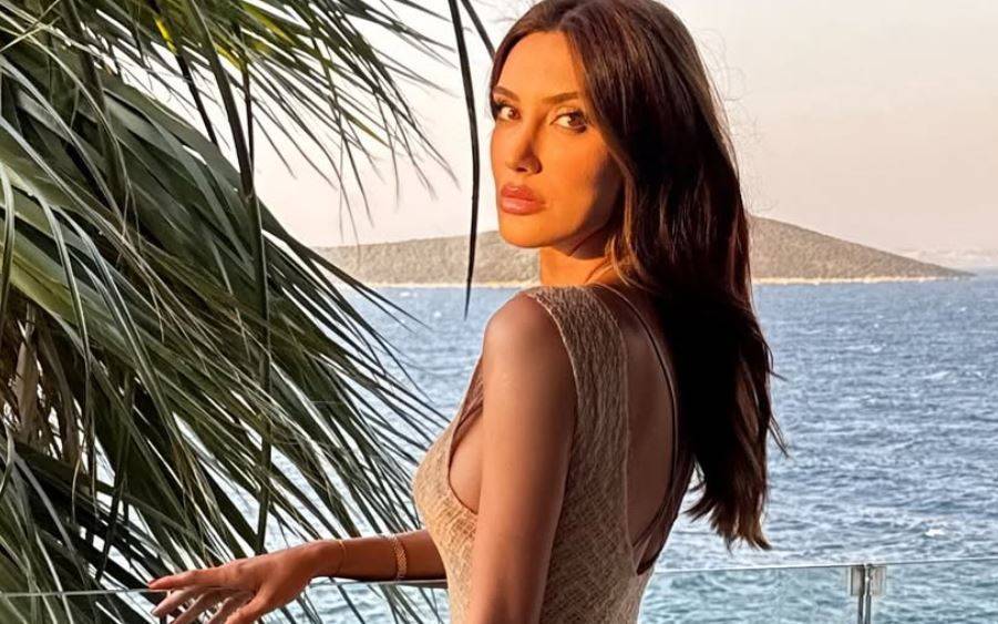 Gözde Gürkan, İnci Taneleri'nde Aleyna ile Tatilin Keyfini Çıkarıyor