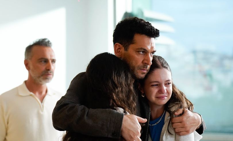 Güller ve Günahlar: Ergenlik Sırları ve Aile bağı