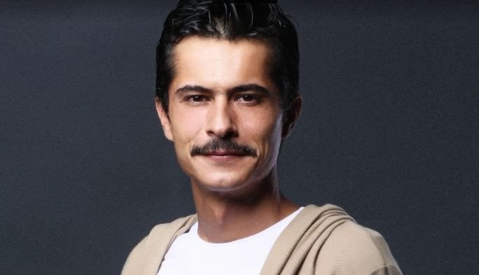 İstanbul’un Sahnesinden Ekrana Yoğun Bir Kariyer: İsmail Hacıoğlu