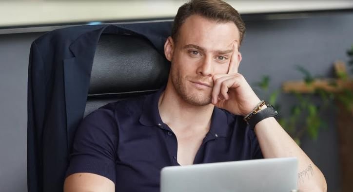 Kerem Bürsin: Çok Yönlü Oyunculuk Serüveni ve Hayatın Dönüm Noktaları