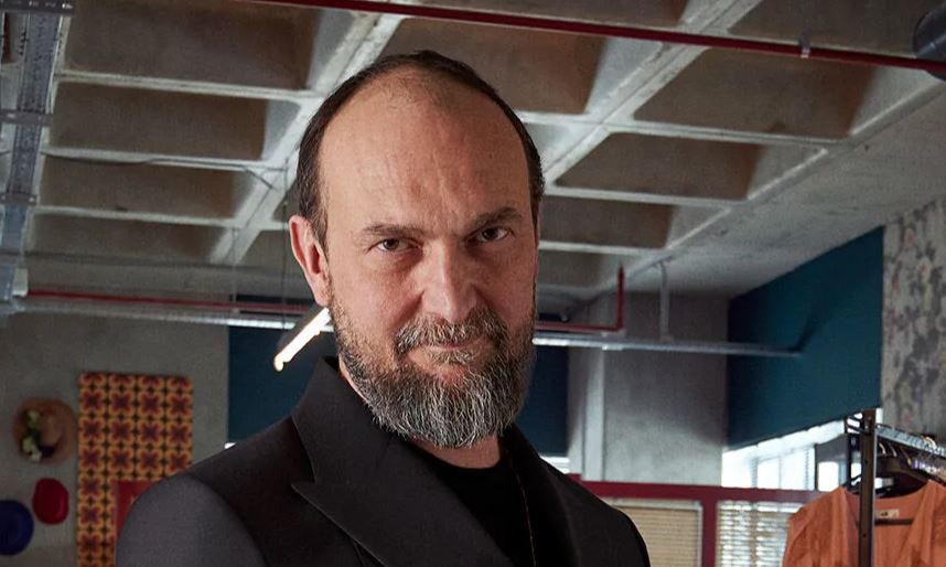 Kubilay Tunçer: Sahnelerin Gizli Ustası ve Çok Yönlü Sanatçı