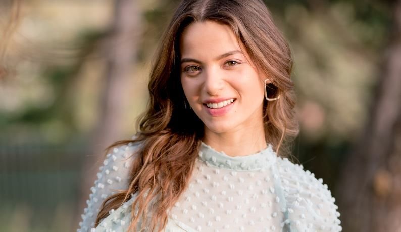 Leyla Tanlar: Oyunculuk Serüveni ve Gelecek Hedefleri