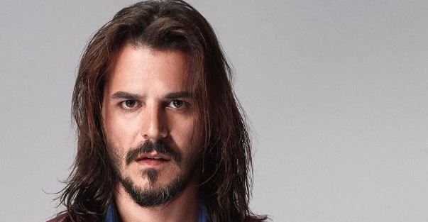 Mehmet Günsür'in Sanat Yolculuğu: İş ve Özel Hayatından Sahnelerdeki İzler
