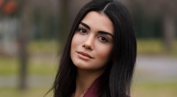 Özge Yağız: Yeşilçam’dan Günümüze Bir Oyunculuk Serüveni