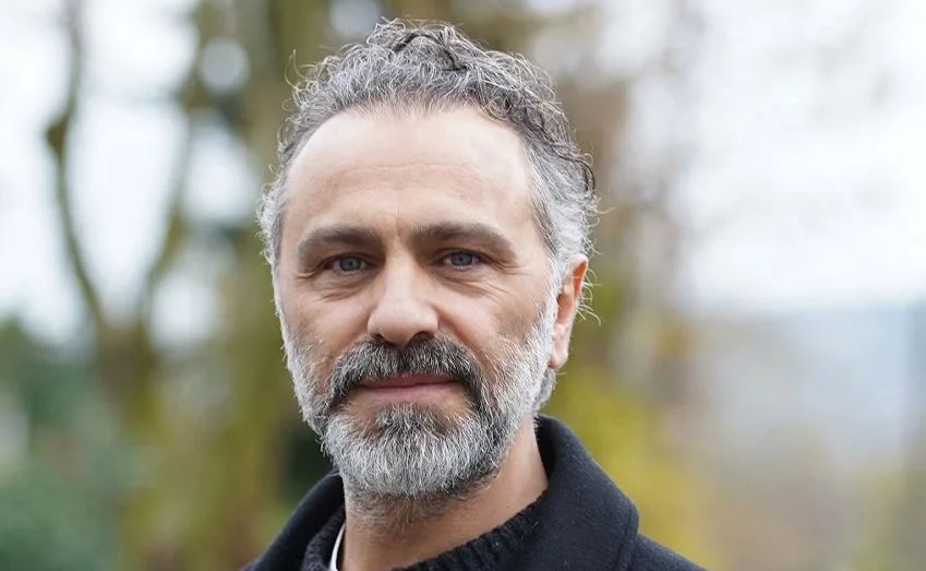 Serdar Orçin: Tiyatrodan Sinede Uzanan Başarının Hikayesi
