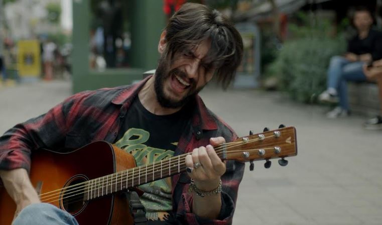 Tek Başına: İlhan Şen’in Fırtınıyla Rock Dalgası Sinemada