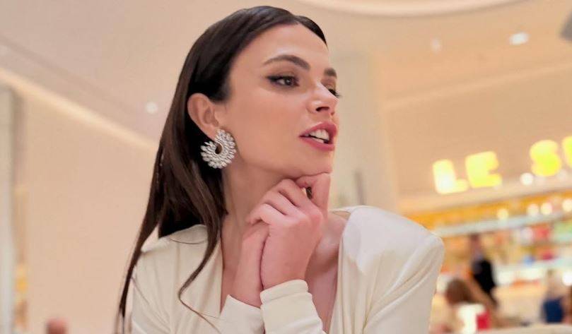 Uzak Şehir'de Alya: Sinem Ünsal'ın Tatil Paylaşımları ve Beyaz Elbisesi Gündemde