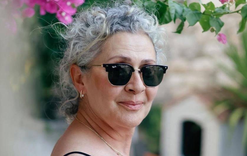 Uzak Şehir’de Sadakat Albora’nın Gücü ve Gülümsemesi: Gonca Cilasun’la Yeni Bir Sezon Şöleni