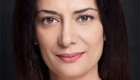 Veda Yurtsever: Sahnenin Derin Dokusundan Ekran Hikayelerine Yolculuk