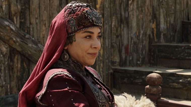 Yeşim Ceren Bozoğlu: Sahne ve Ekranın Çok Yönlü Sanatçısı